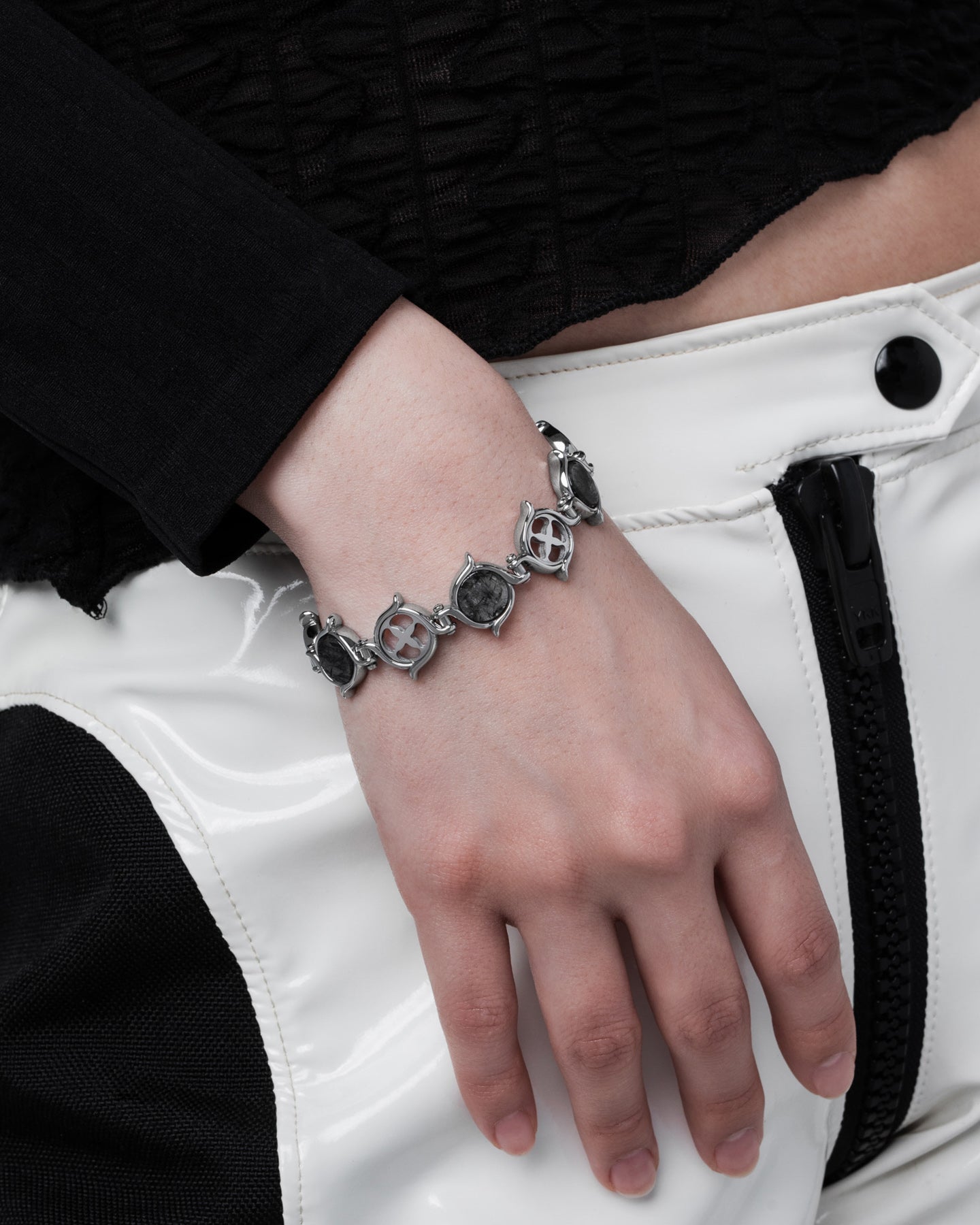 Lucid-Vitaly-OnFig-SS-QRTZ-1-model-stainless-steel-quartz Lucid - Image 11